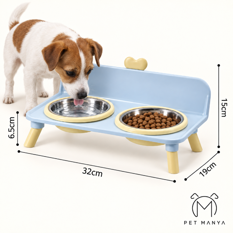 A small dog stands beside a light blue elevated pet feeder with two stainless steel bowls, one containing dry food. White background with dimension lines showing 32cm width, 15cm height, 6.